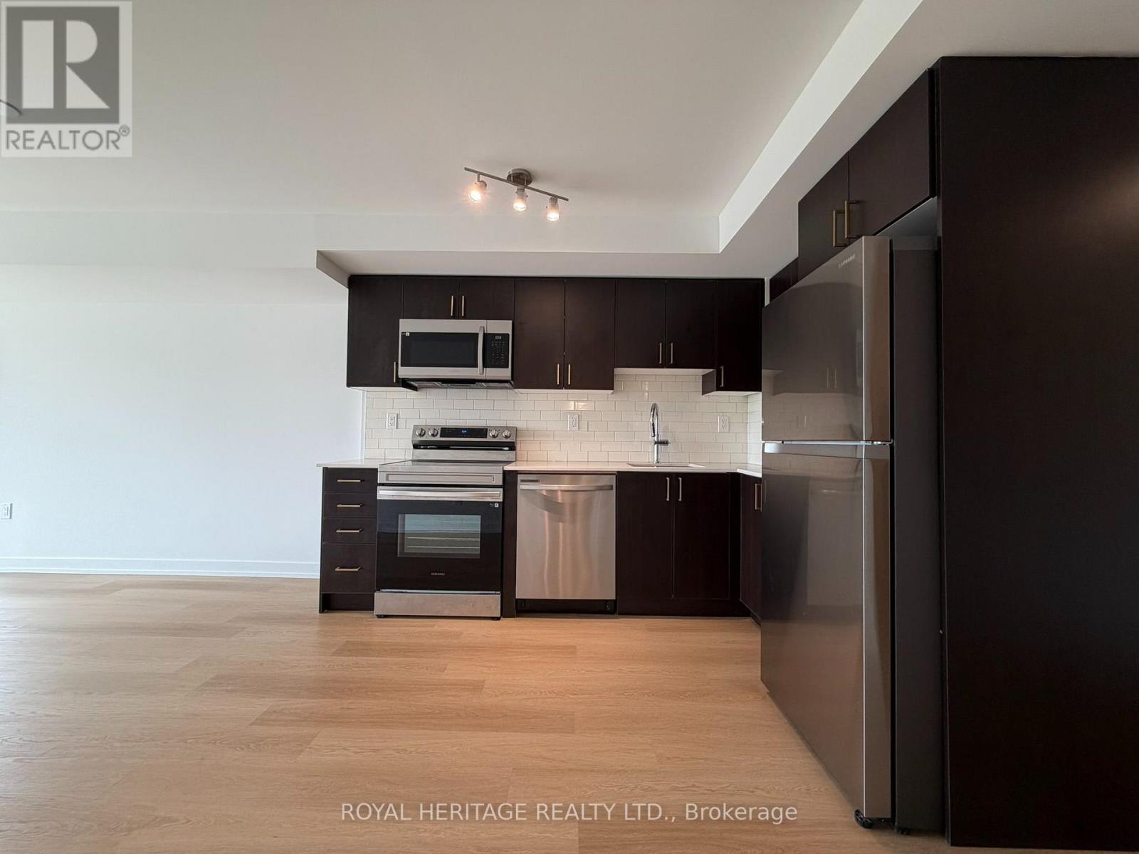 304 - 1435 Celebration Drive, Pickering, Ontario  L1W 0C4 - Photo 4 - E13584046