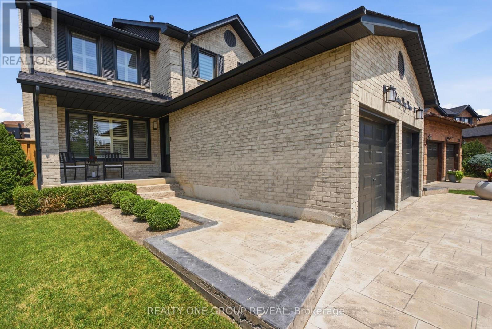 568 Rainy Day Drive, Pickering, Ontario  L1V 5Z2 - Photo 3 - E13584128