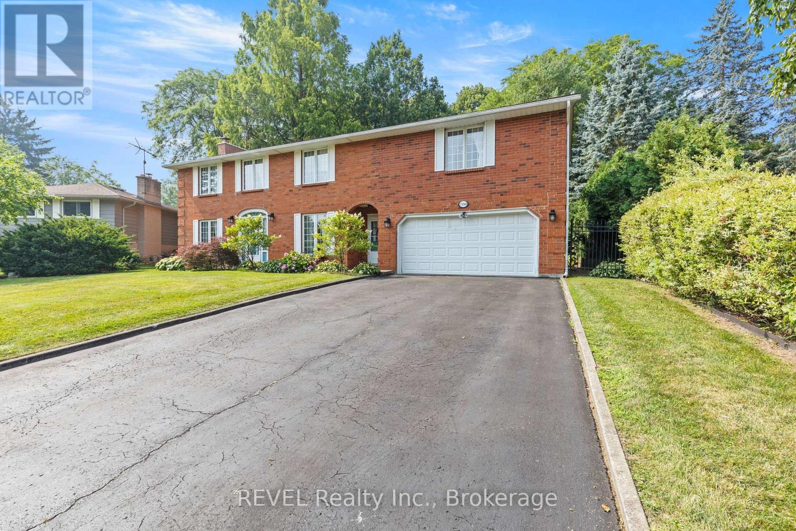 7190 Waterloo Drive, Niagara Falls (Casey), Ontario  L2J 1E2 - Photo 2 - X13583938
