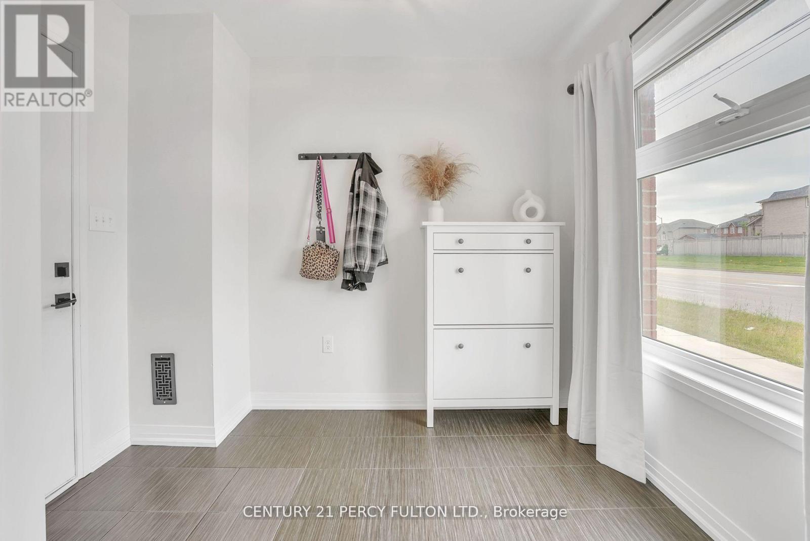 89 Fairlane Avenue, Barrie, Ontario  L9L 0M9 - Photo 6 - S13583912