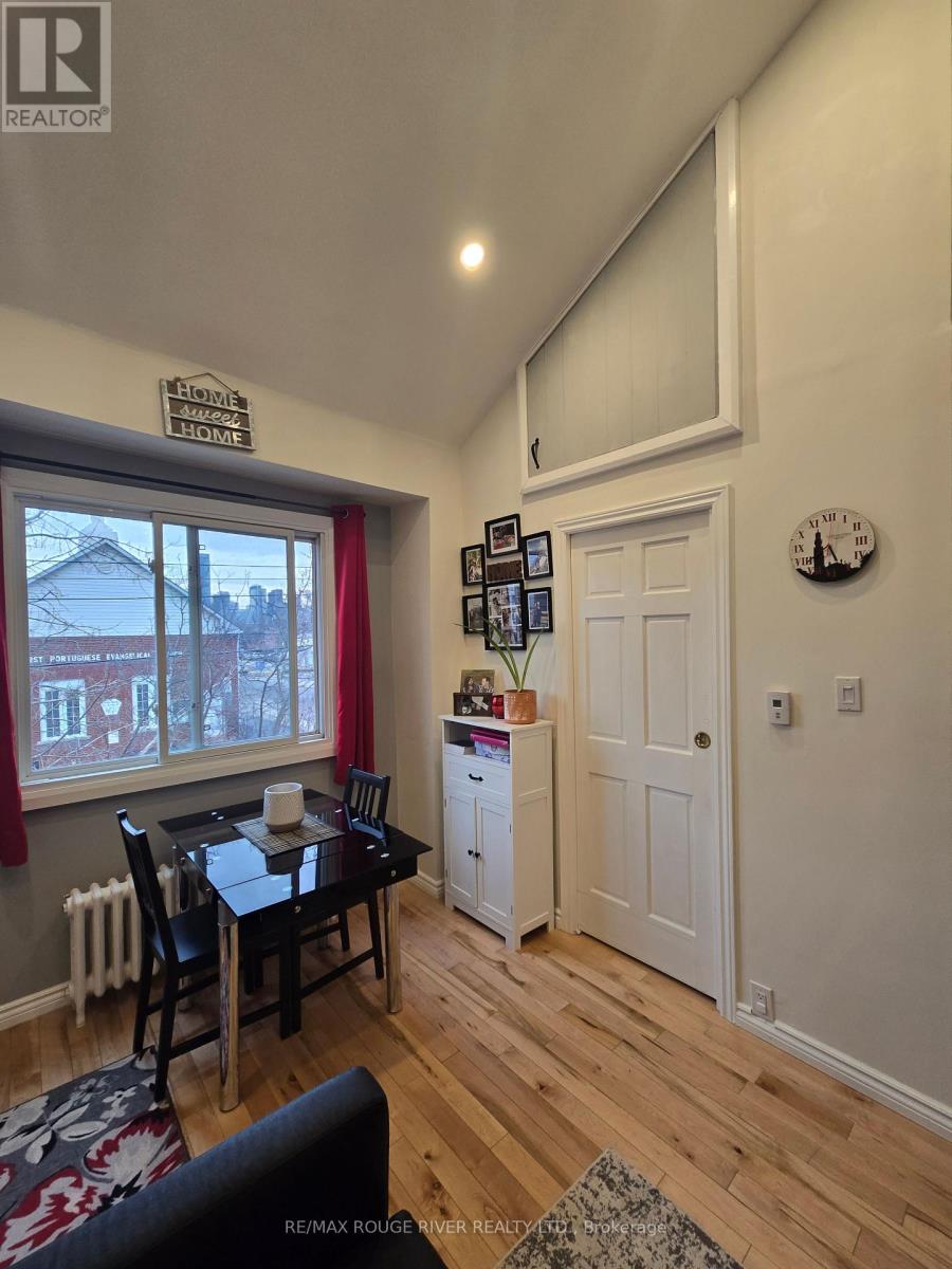 6 Lippincott St Street, Toronto, Ontario  M5T 2R5 - Photo 22 - C13579876