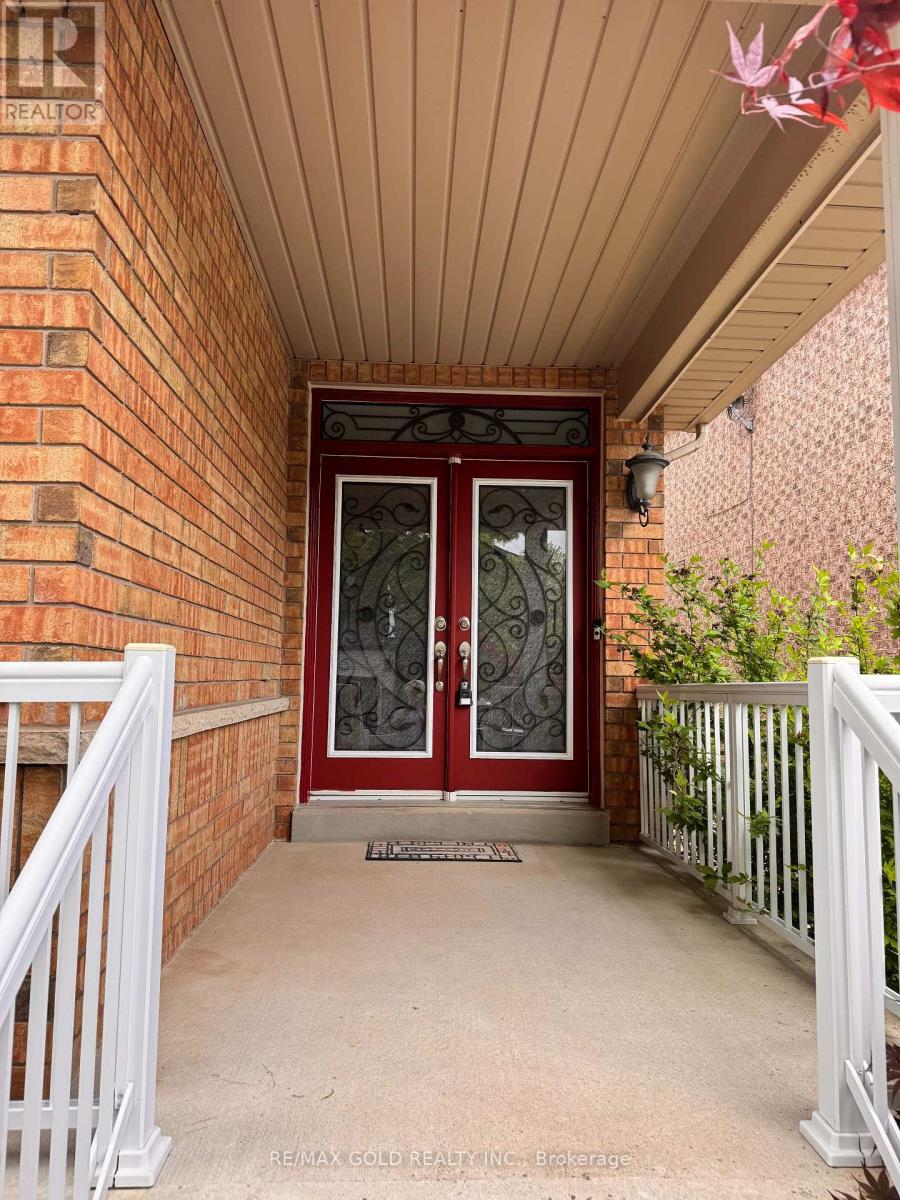 6 Nina Place, Brampton, Ontario  L7A 2E4 - Photo 2 - W13583958
