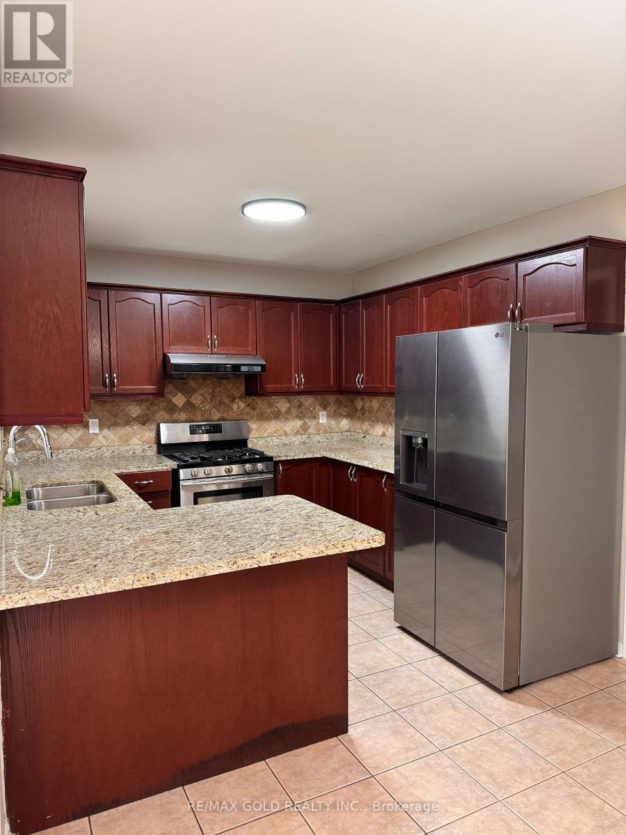 6 Nina Place, Brampton, Ontario  L7A 2E4 - Photo 7 - W13583958