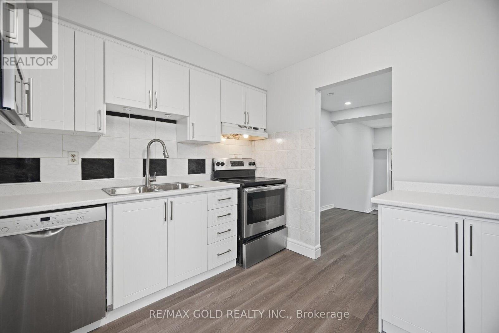 16 Crawford Drive, Brampton, Ontario  L6V 2C7 - Photo 3 - W13584044