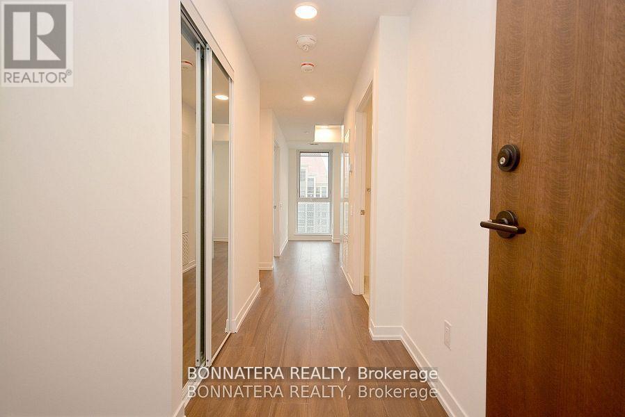 1608 - 4065 Confederation Parkway, Mississauga, Ontario  L5B 0L4 - Photo 3 - W13584052