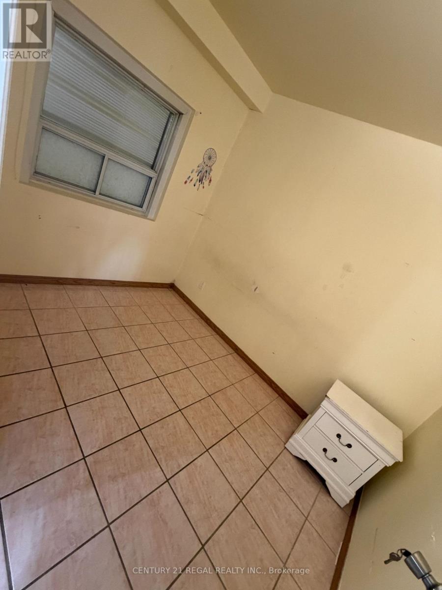 690 Jane Street, Toronto, Ontario  M6N 4A8 - Photo 10 - W13584134