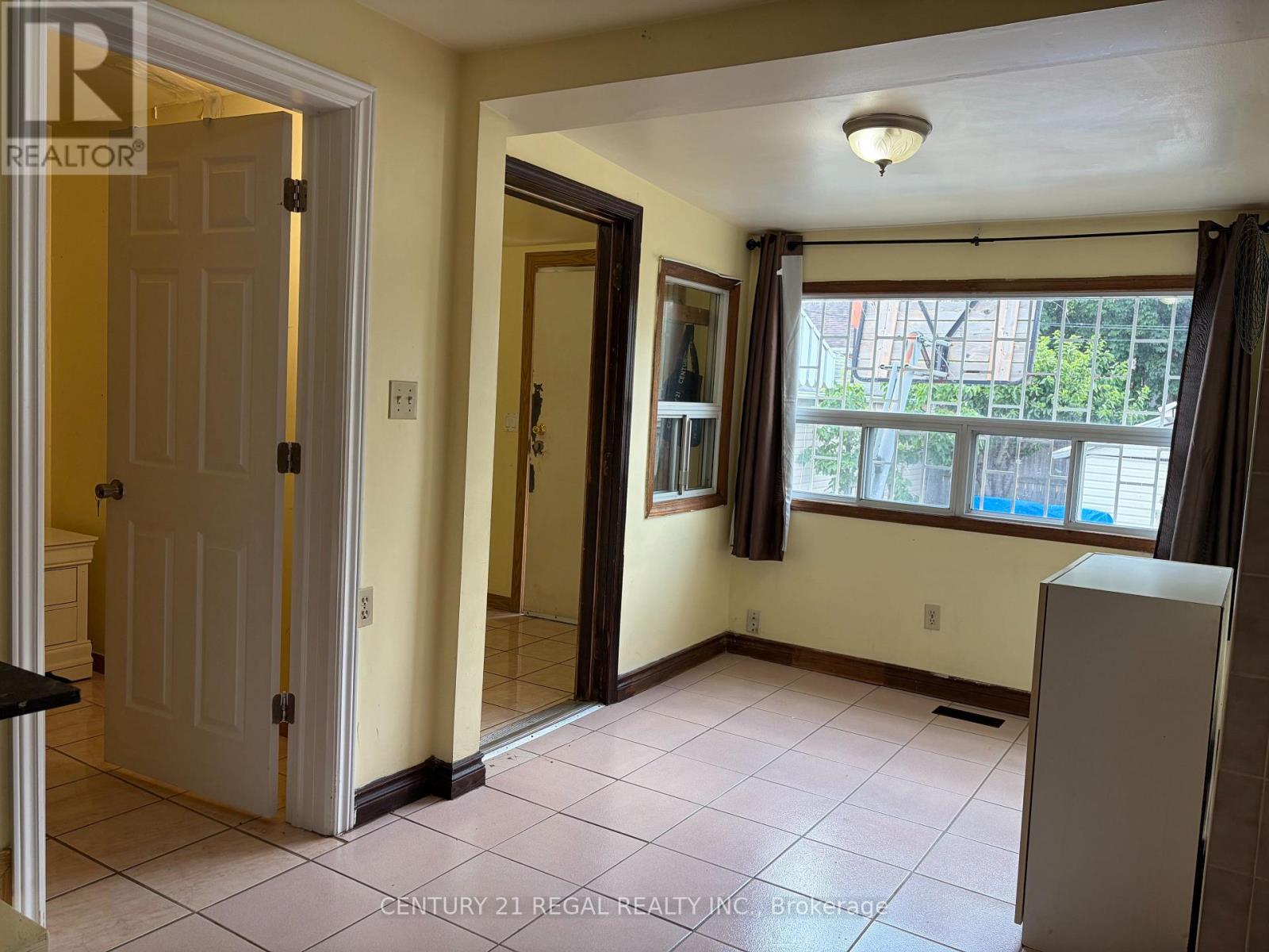 690 Jane Street, Toronto, Ontario  M6N 4A8 - Photo 2 - W13584134