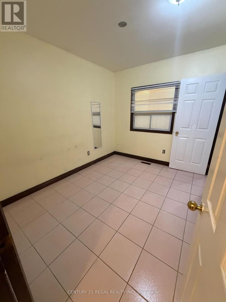 690 Jane Street, Toronto, Ontario  M6N 4A8 - Photo 4 - W13584134
