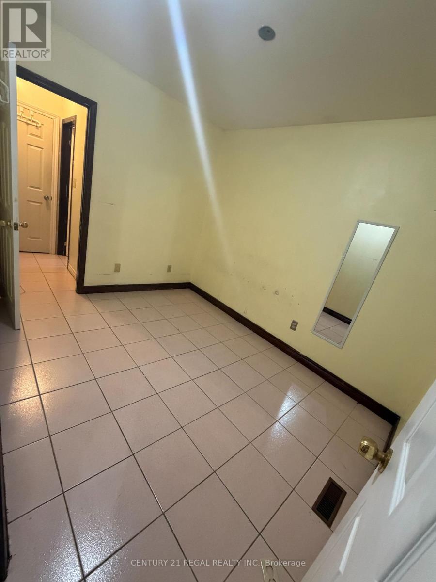 690 Jane Street, Toronto, Ontario  M6N 4A8 - Photo 9 - W13584134