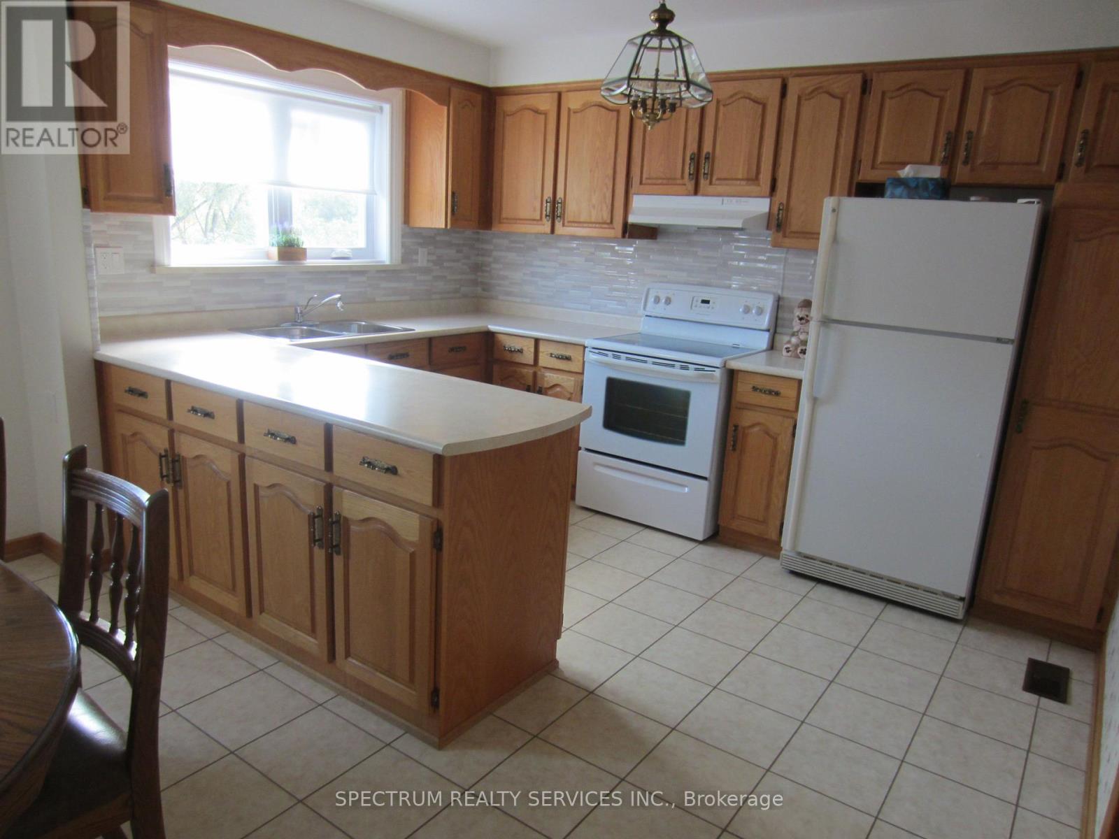 Unit 1 - 49 Gotham Court, Toronto, Ontario  M6M 2W9 - Photo 4 - W13583762