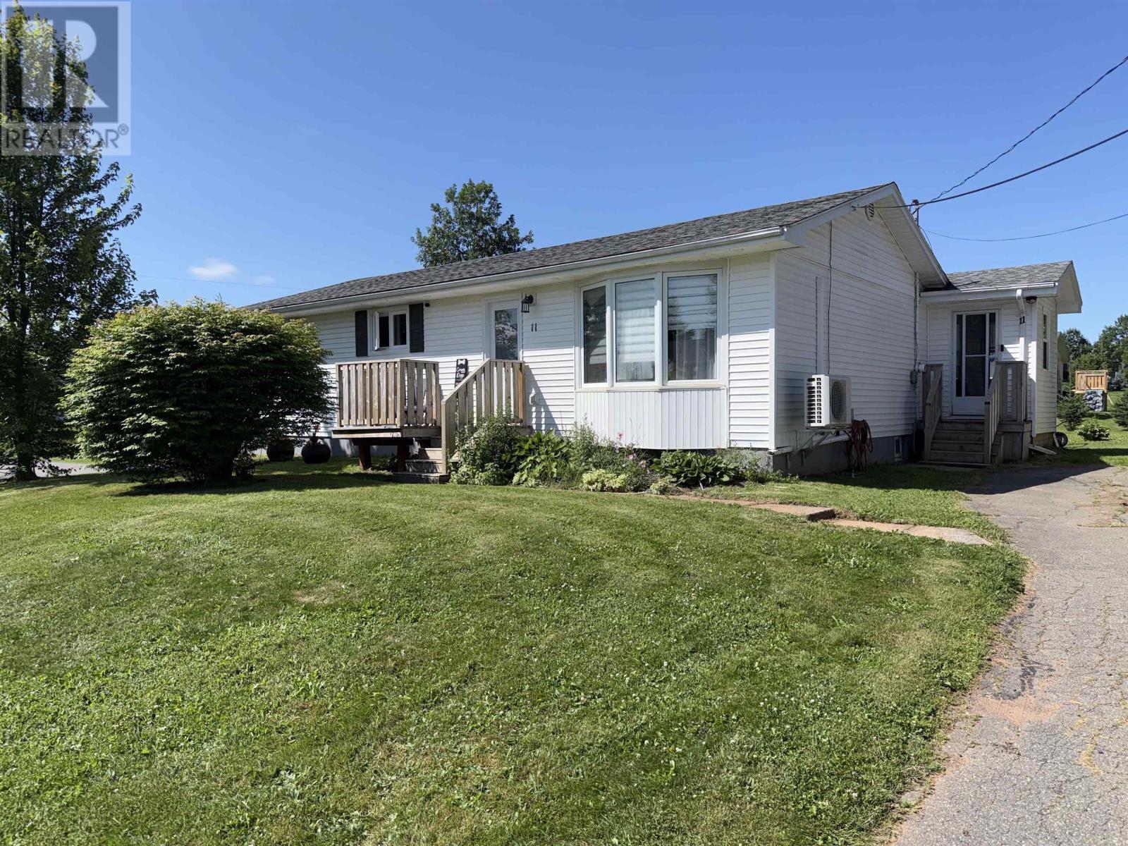 11 Barbara Drive, Cornwall, Prince Edward Island  C0A 1H8 - Photo 2 - 202618019