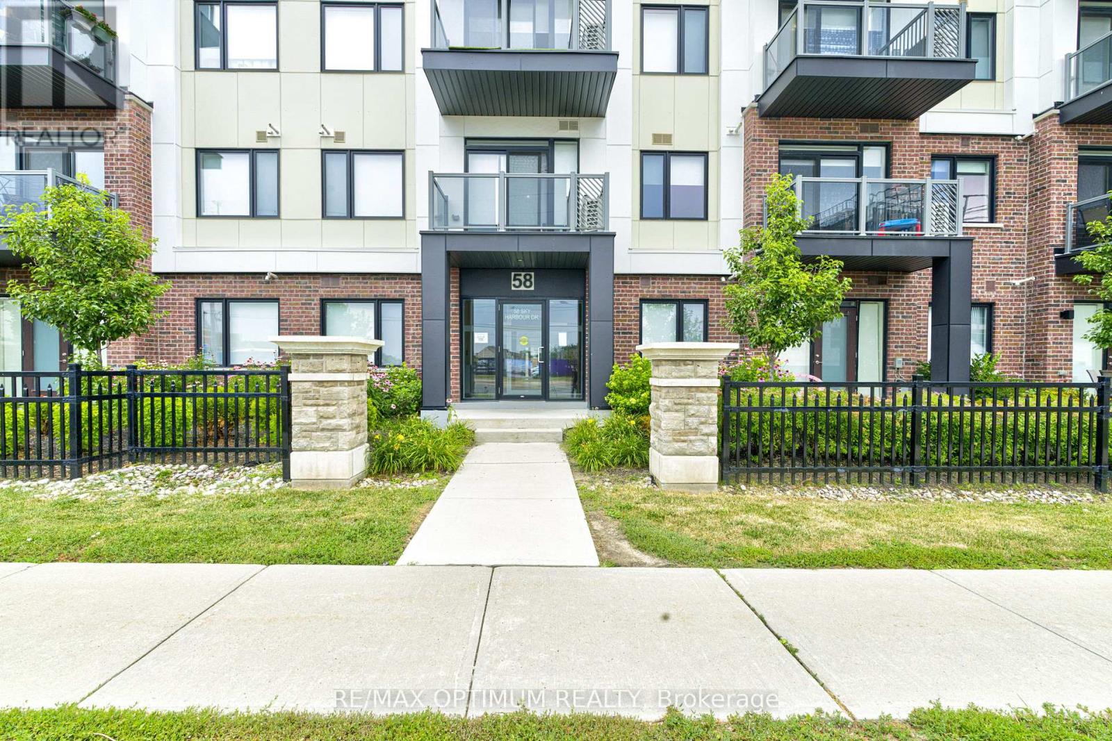 108 - 58 Sky Harbour Drive, Brampton, Ontario  L6Y 6J1 - Photo 3 - W13577412