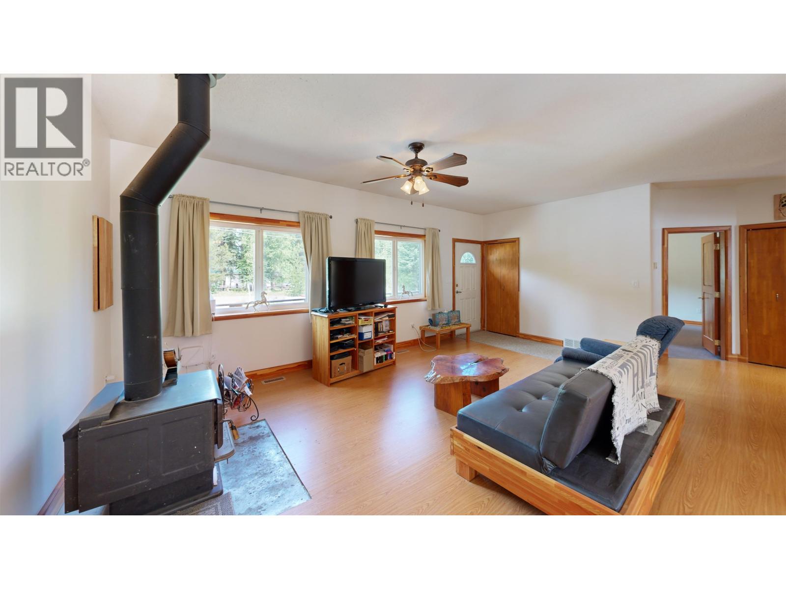7636 King Road, 100 Mile House, British Columbia  V0K 1X3 - Photo 11 - R3147832