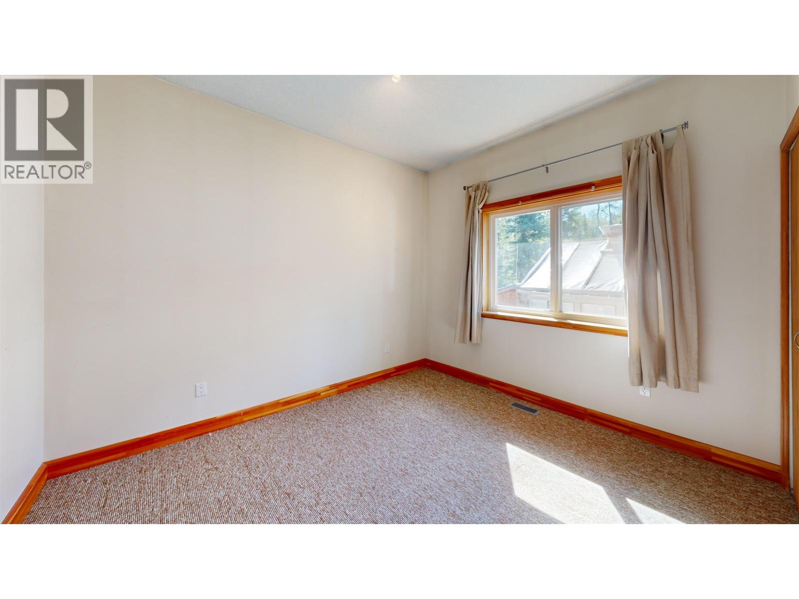 7636 King Road, 100 Mile House, British Columbia  V0K 1X3 - Photo 15 - R3147832