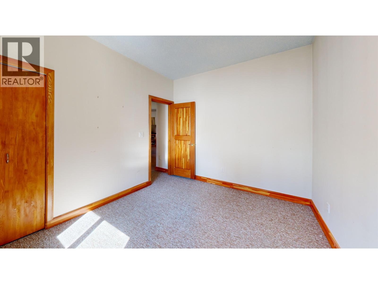 7636 King Road, 100 Mile House, British Columbia  V0K 1X3 - Photo 16 - R3147832