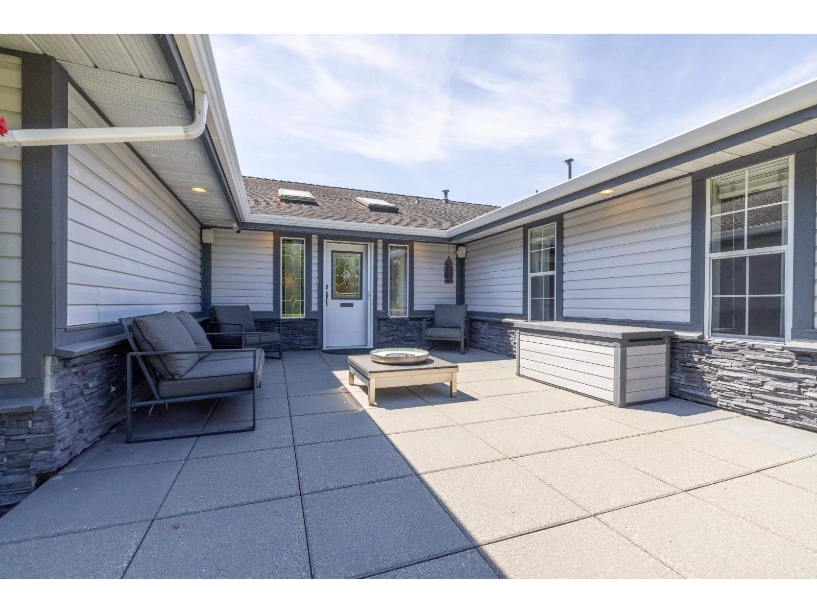 15430 Kilmore Close, Surrey, British Columbia  V3S 6N9 - Photo 4 - R3147815