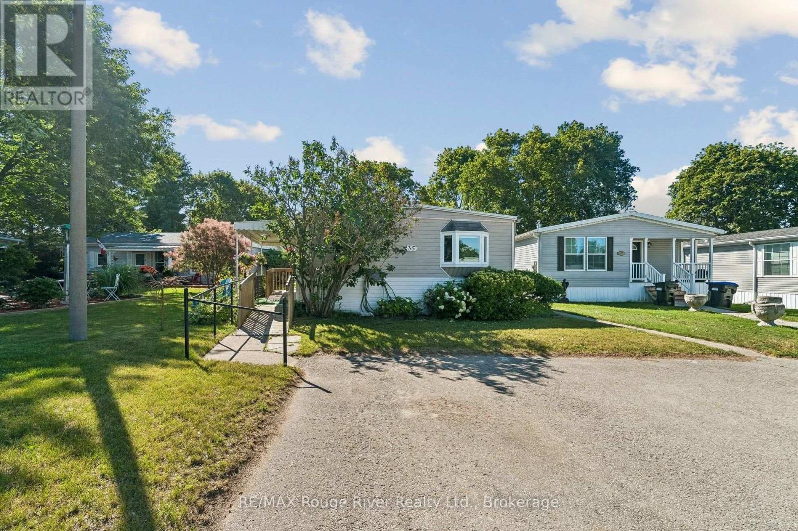 35 Hawthorne Drive, Innisfil, Ontario  L9S 1P1 - Photo 2 - N13584258