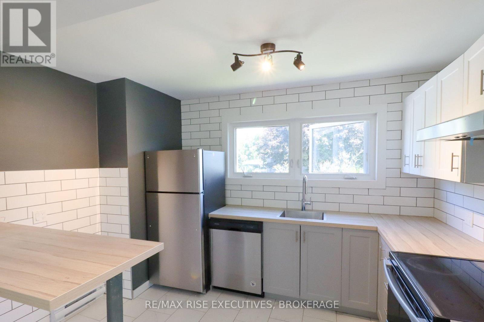 1 - 40 Helen Street, Kingston, Ontario K7L 4N9 - Photo 2 - X13584278