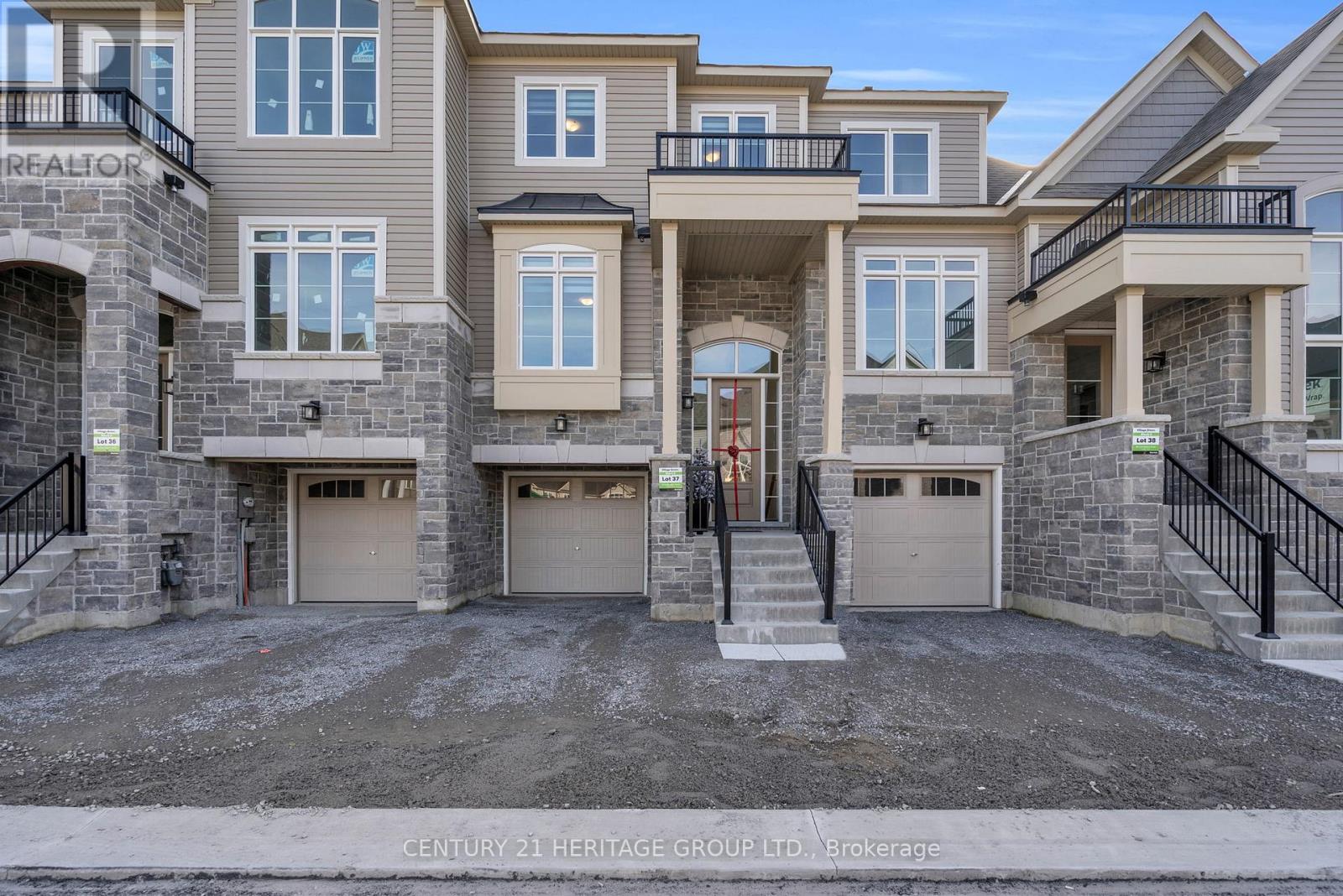 96 LYALL STOKES CIRCLE, East Gwillimbury, Ontario