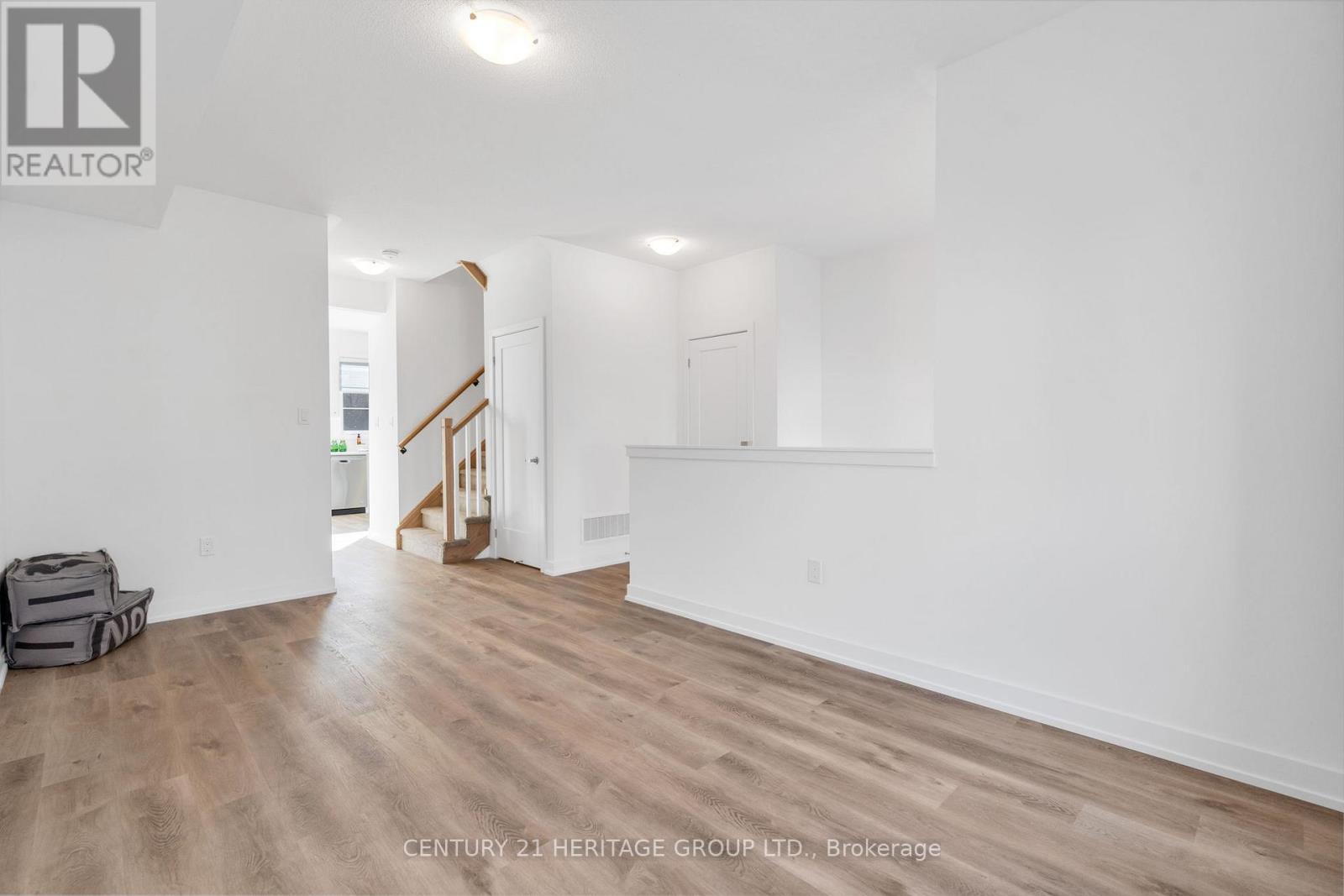 96 Lyall Stokes Circle, East Gwillimbury (Mt Albert), Ontario  L0G 1M0 - Photo 4 - N13584154