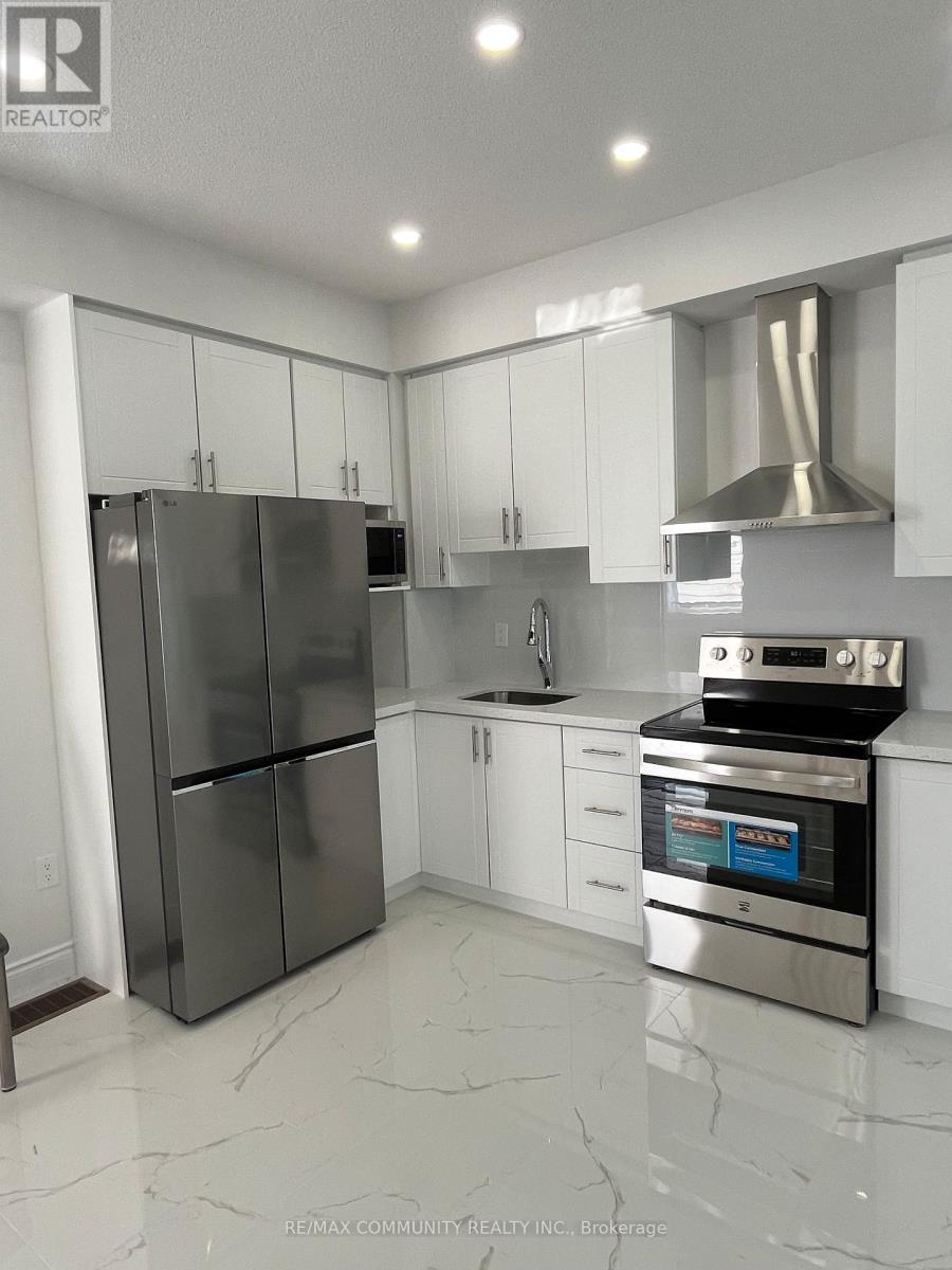 387 Tennant Circle, Vaughan, Ontario  L4H 5L2 - Photo 3 - N13448766