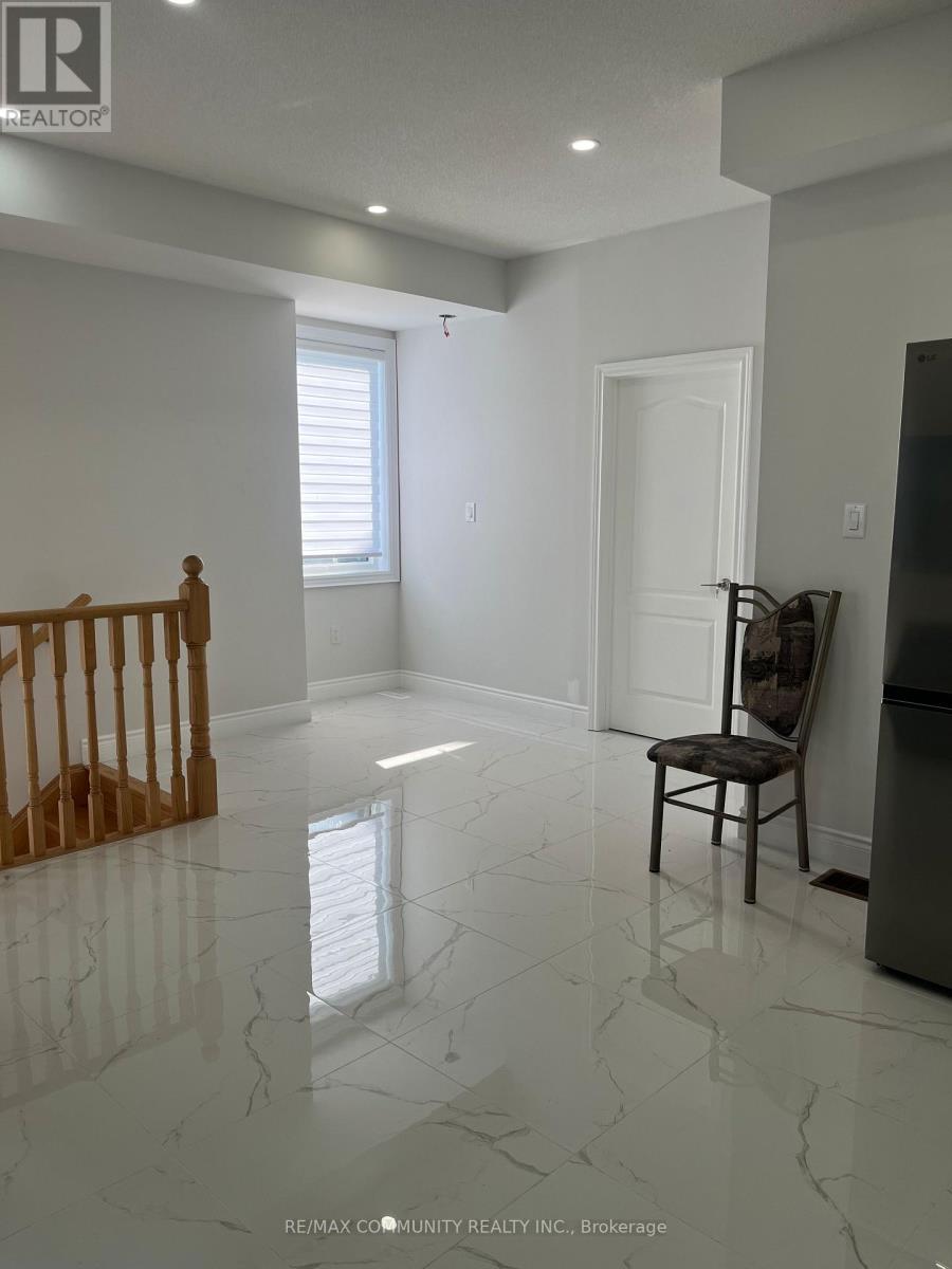387 Tennant Circle, Vaughan, Ontario  L4H 5L2 - Photo 4 - N13448766