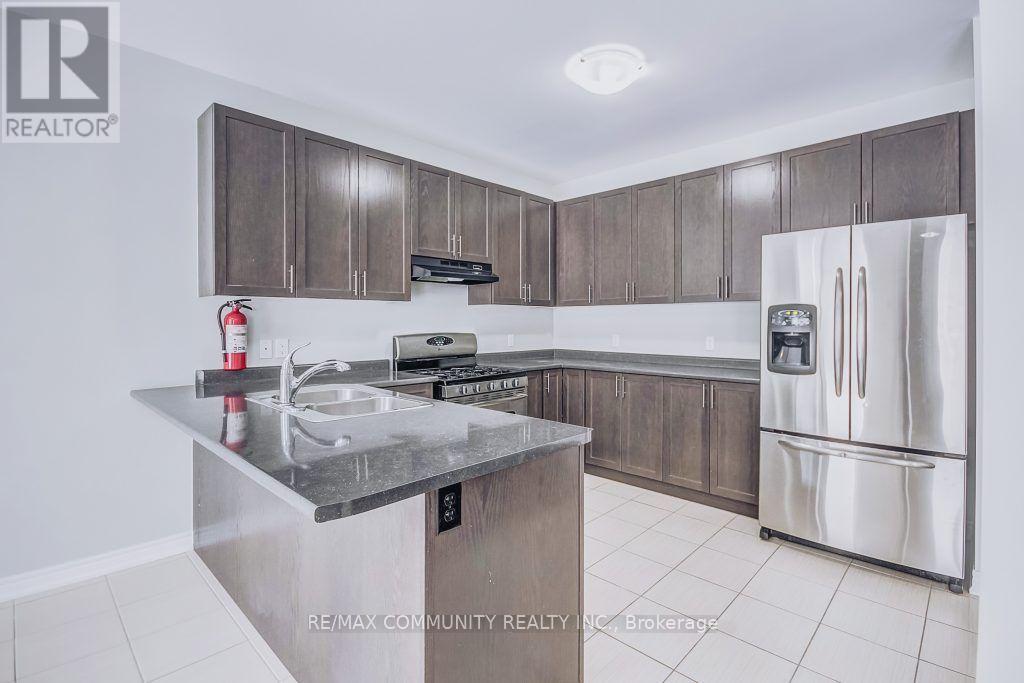 2436 New Providence Street, Oshawa, Ontario  L1L 0G2 - Photo 10 - E13584392