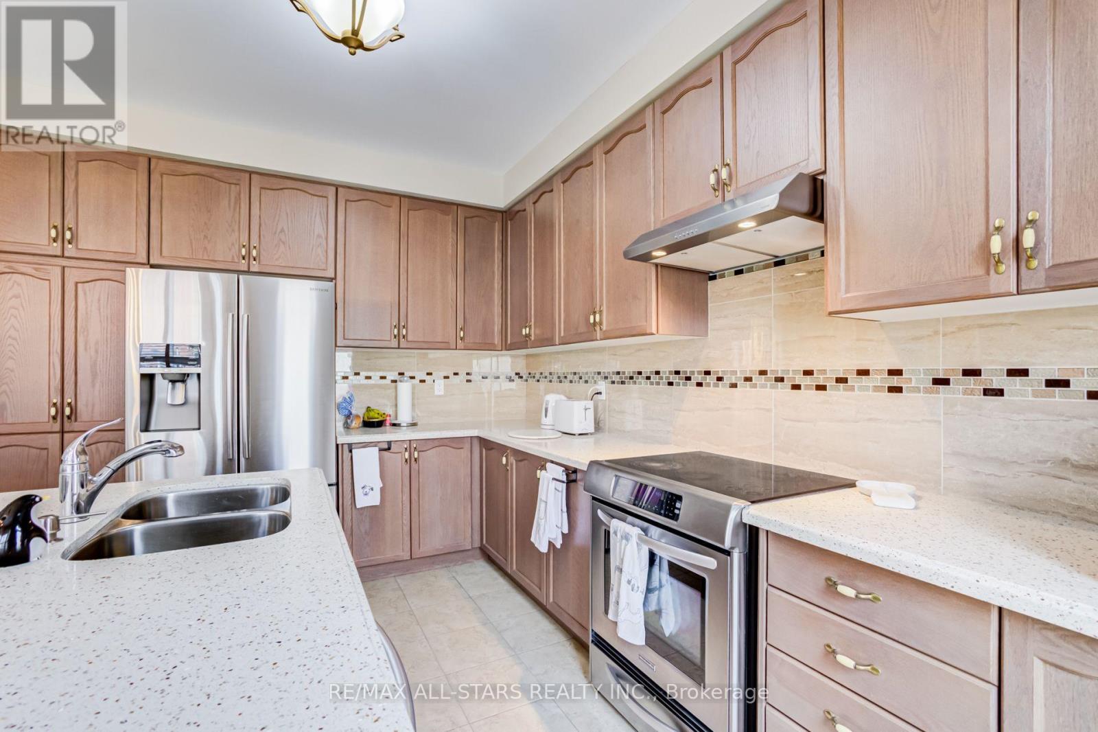 102 Creekland Avenue, Whitchurch-Stouffville, Ontario  L4A 1X4 - Photo 11 - N13584394