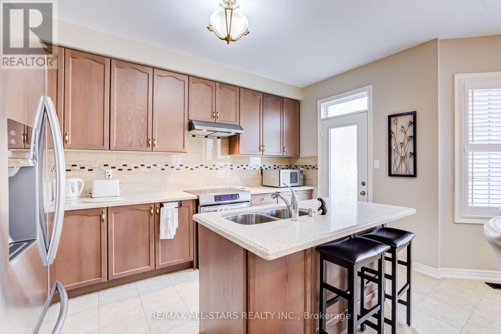 102 Creekland Avenue, Whitchurch-Stouffville, Ontario  L4A 1X4 - Photo 17 - N13584394