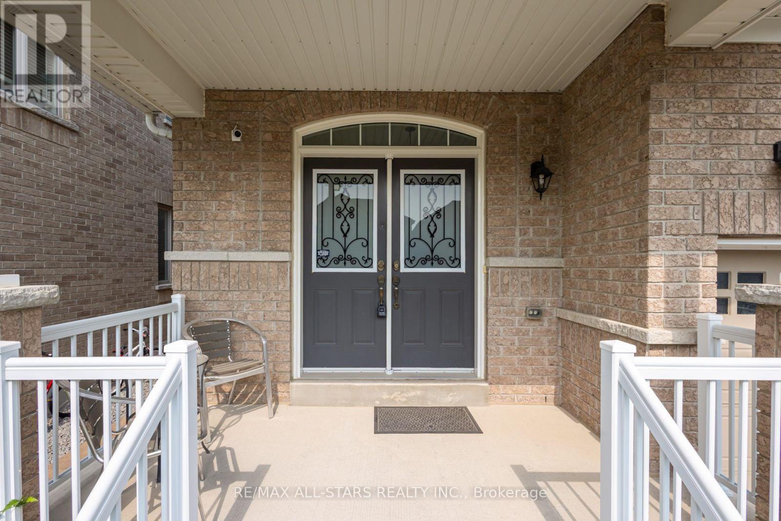102 Creekland Avenue, Whitchurch-Stouffville, Ontario  L4A 1X4 - Photo 4 - N13584394