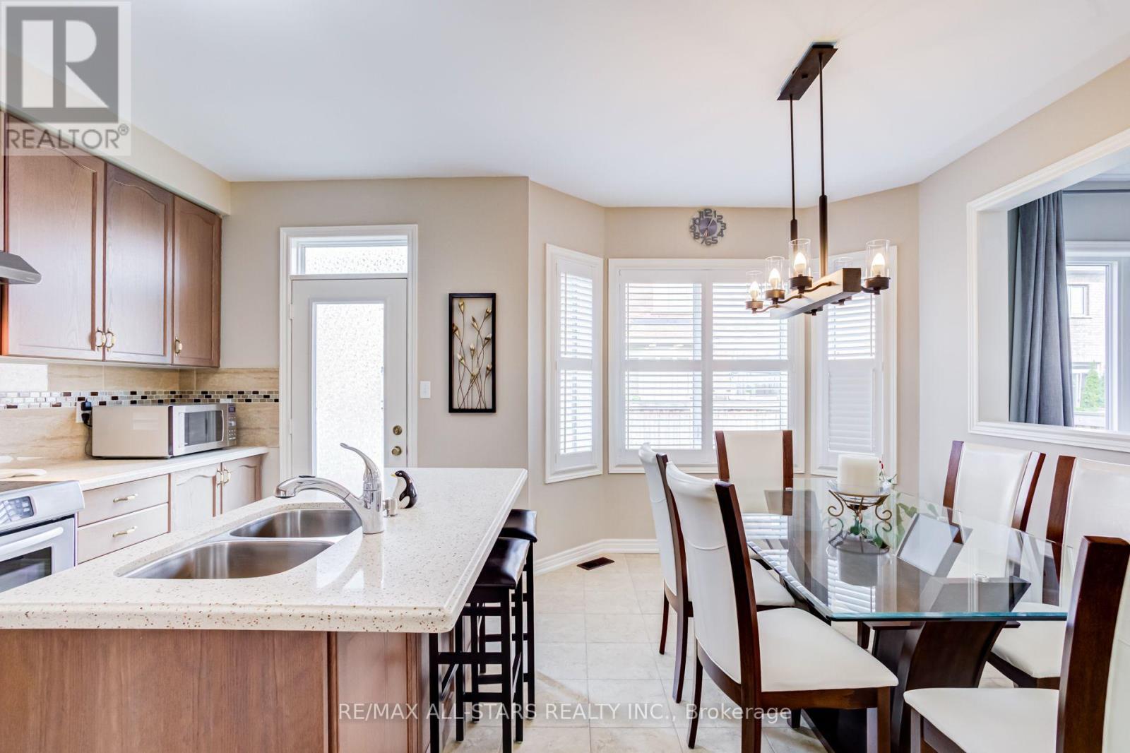 102 Creekland Avenue, Whitchurch-Stouffville, Ontario  L4A 1X4 - Photo 9 - N13584394