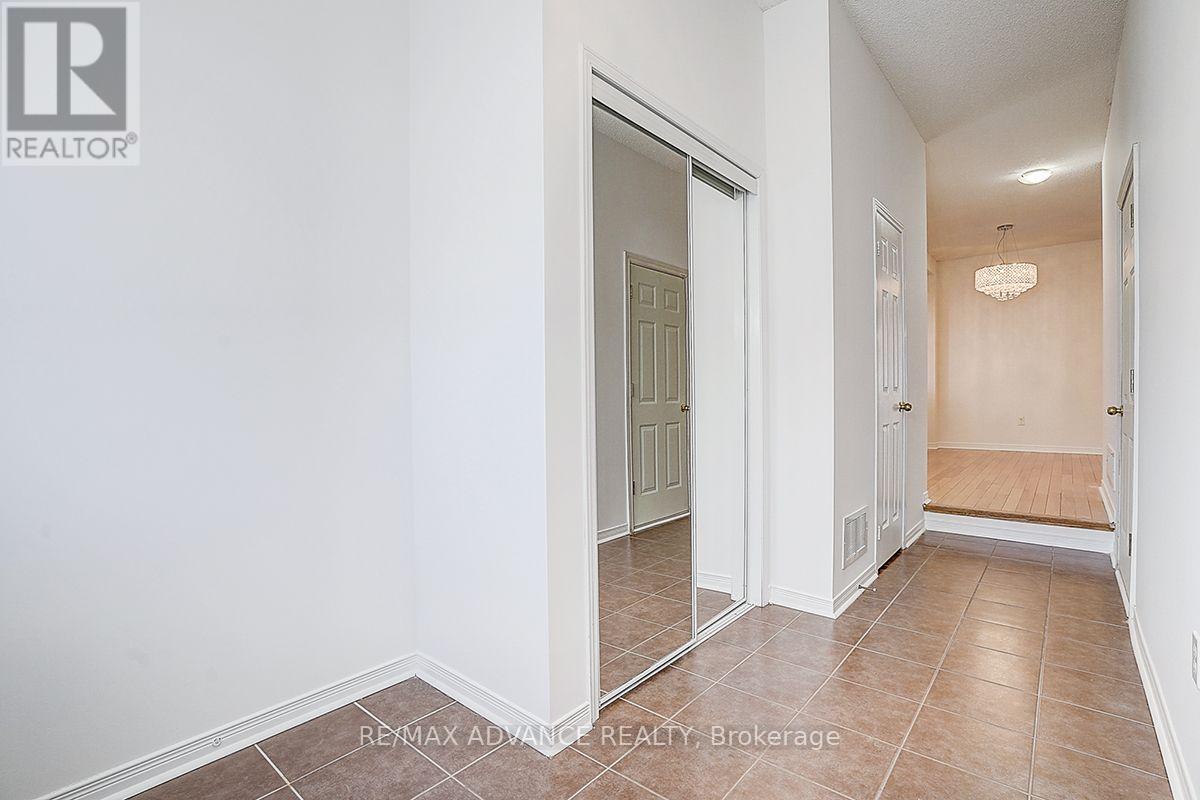 137 Laramie Crescent, Vaughan, Ontario  L6A 0R1 - Photo 3 - N13584474