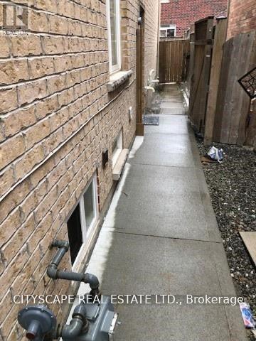 5483 Bellaggio Crescent, Mississauga, Ontario  L5V 0C6 - Photo 15 - W13584300