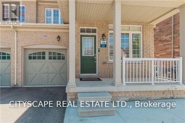 5483 Bellaggio Crescent, Mississauga, Ontario  L5V 0C6 - Photo 2 - W13584300