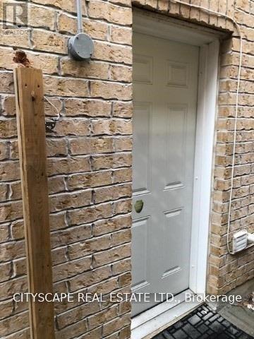 5483 Bellaggio Crescent, Mississauga, Ontario  L5V 0C6 - Photo 3 - W13584300