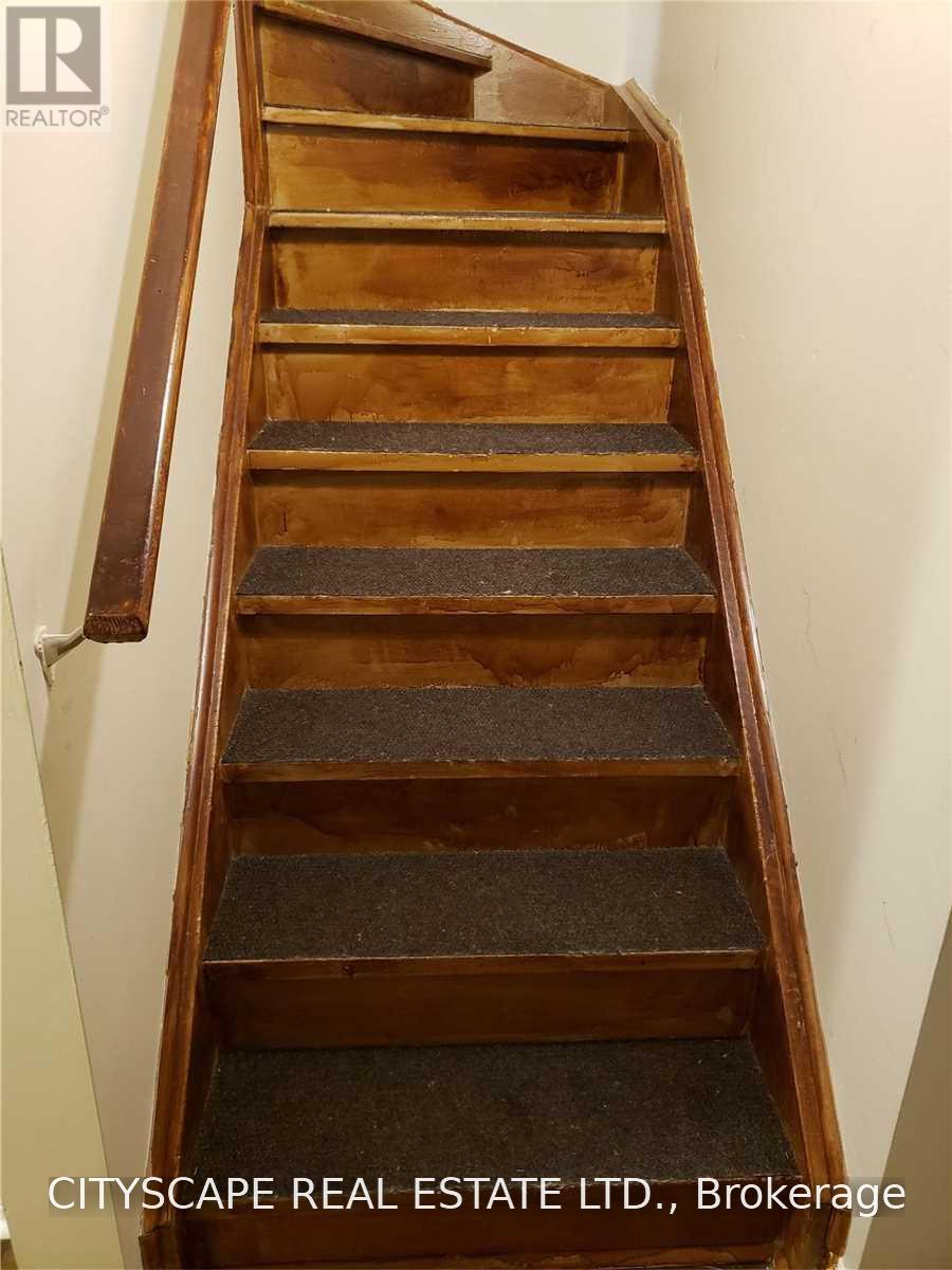 5483 Bellaggio Crescent, Mississauga, Ontario  L5V 0C6 - Photo 4 - W13584300