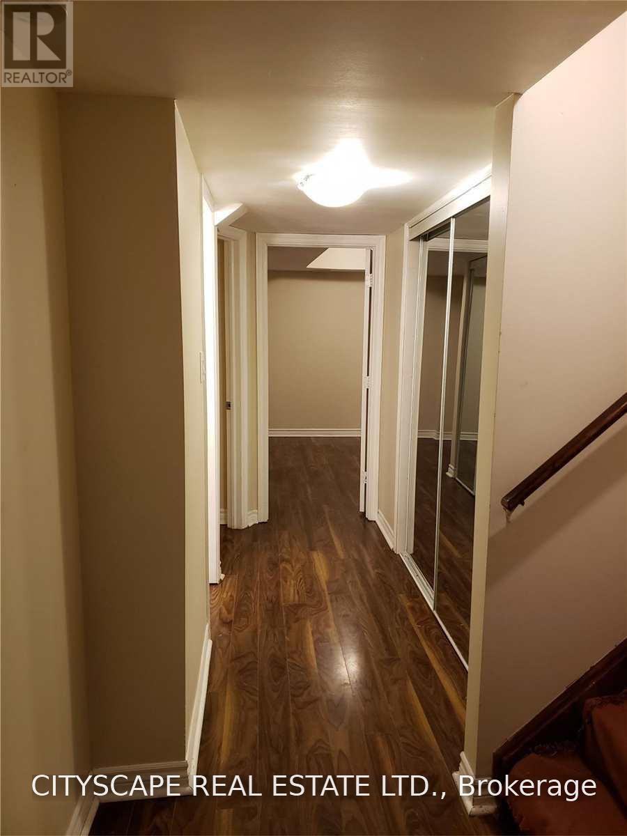 5483 Bellaggio Crescent, Mississauga, Ontario  L5V 0C6 - Photo 5 - W13584300