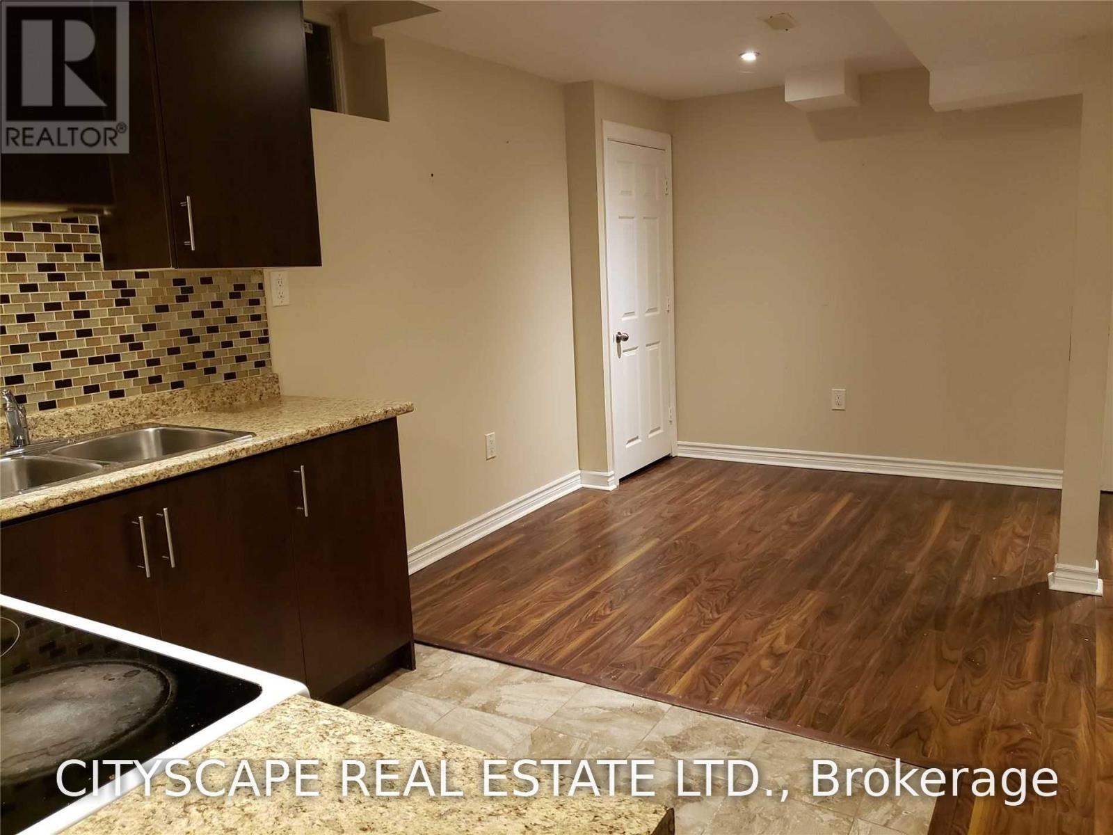 5483 Bellaggio Crescent, Mississauga, Ontario  L5V 0C6 - Photo 6 - W13584300