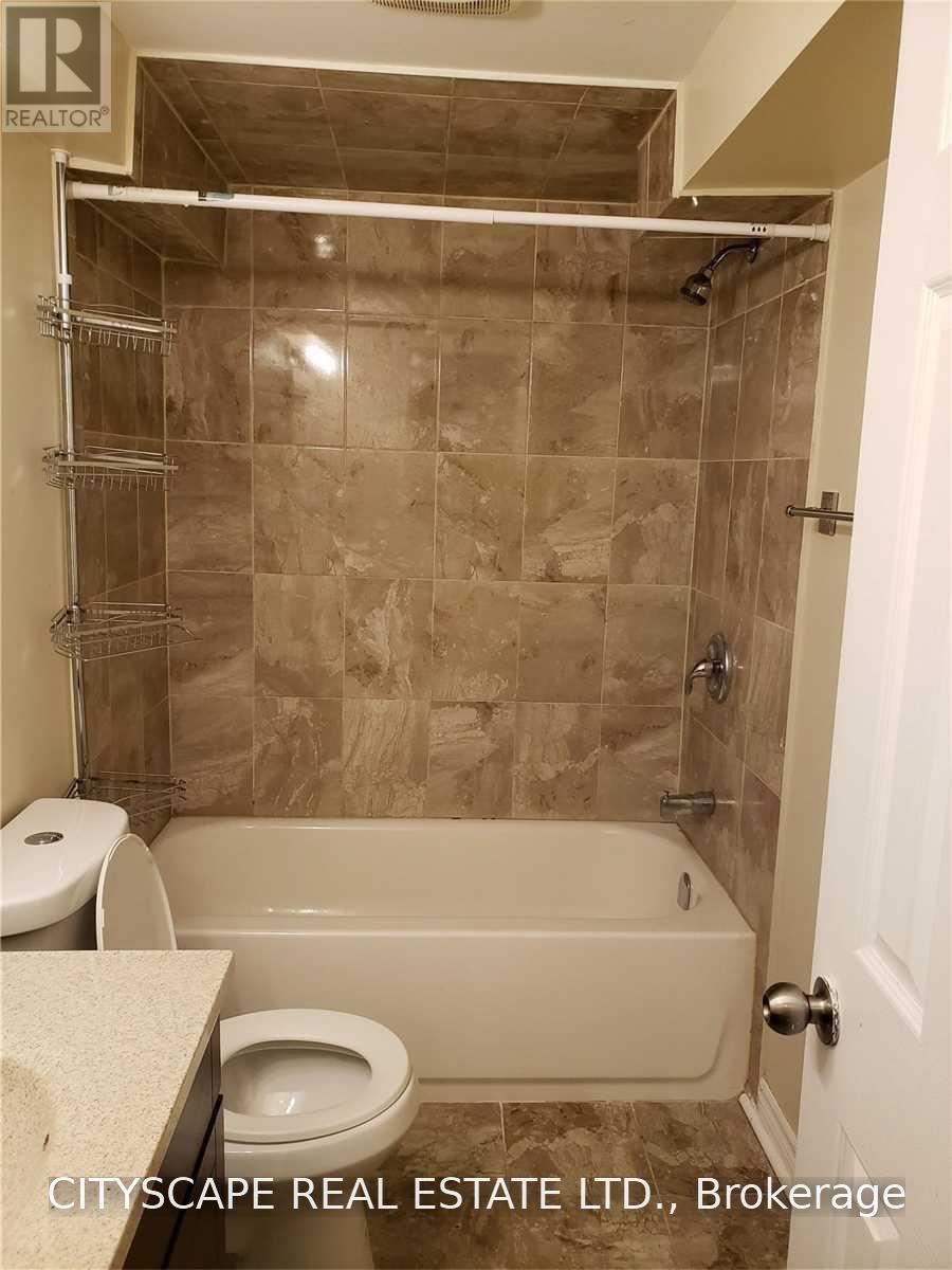 5483 Bellaggio Crescent, Mississauga, Ontario  L5V 0C6 - Photo 9 - W13584300