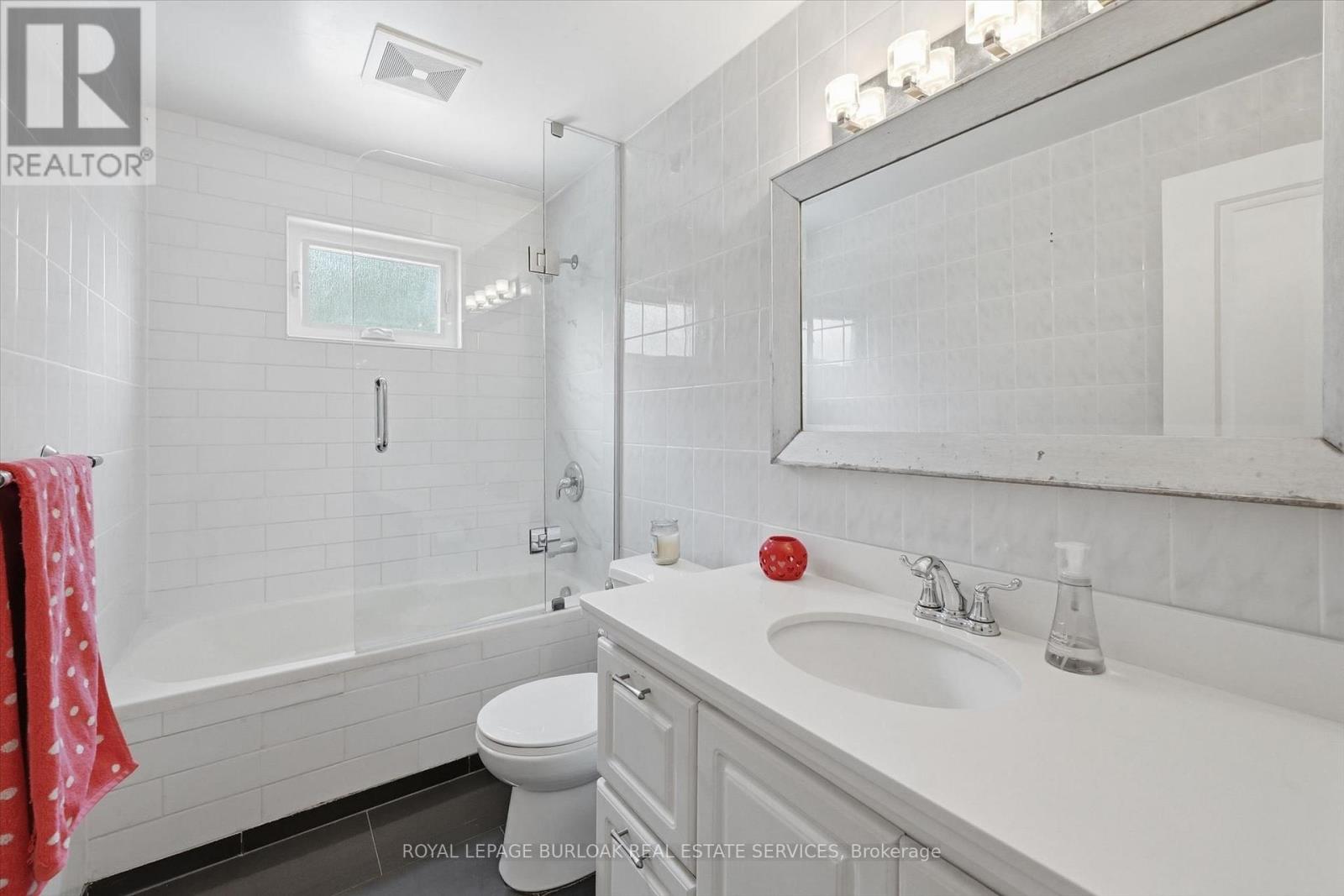 4065 Melba Lane, Burlington, Ontario  L7L 2C2 - Photo 18 - W13584348