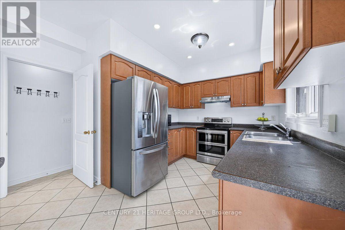 19 Reynolds Avenue, Brampton, Ontario  L6P 2C1 - Photo 11 - W13584384