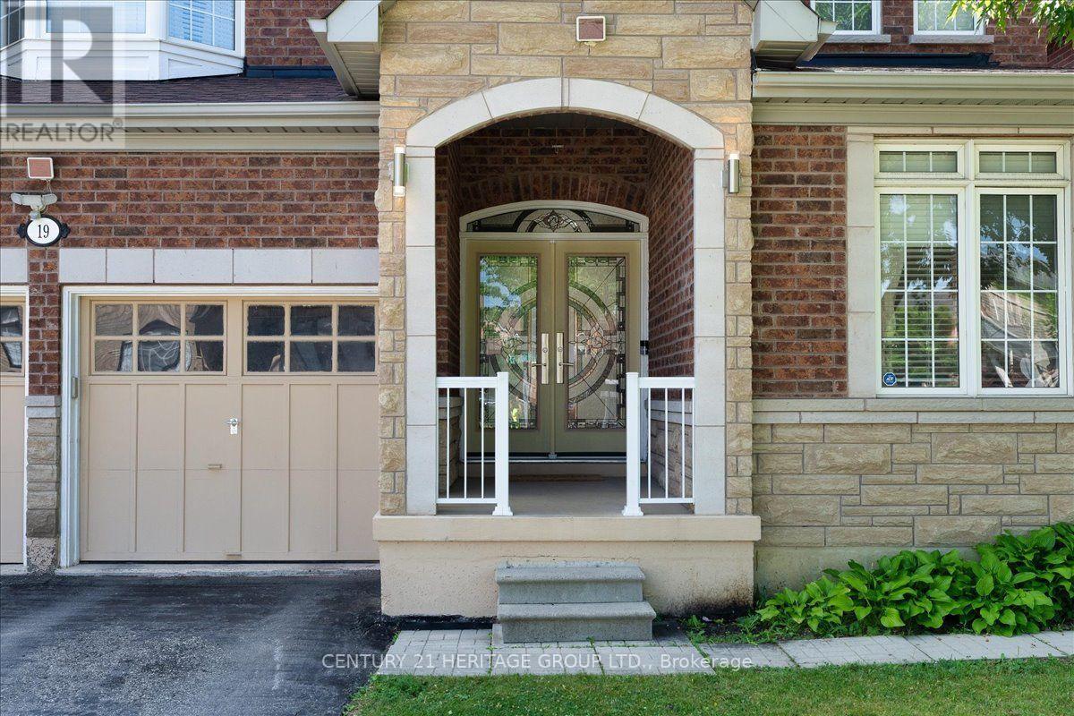 19 Reynolds Avenue, Brampton, Ontario  L6P 2C1 - Photo 3 - W13584384