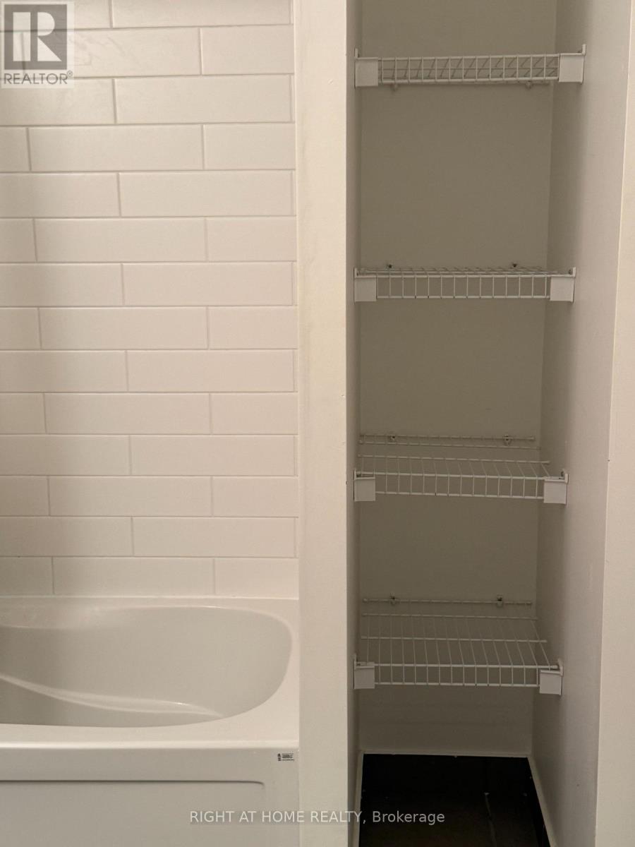 501 - 360 Square One Drive, Mississauga, Ontario  L5B 0G7 - Photo 14 - W13584480