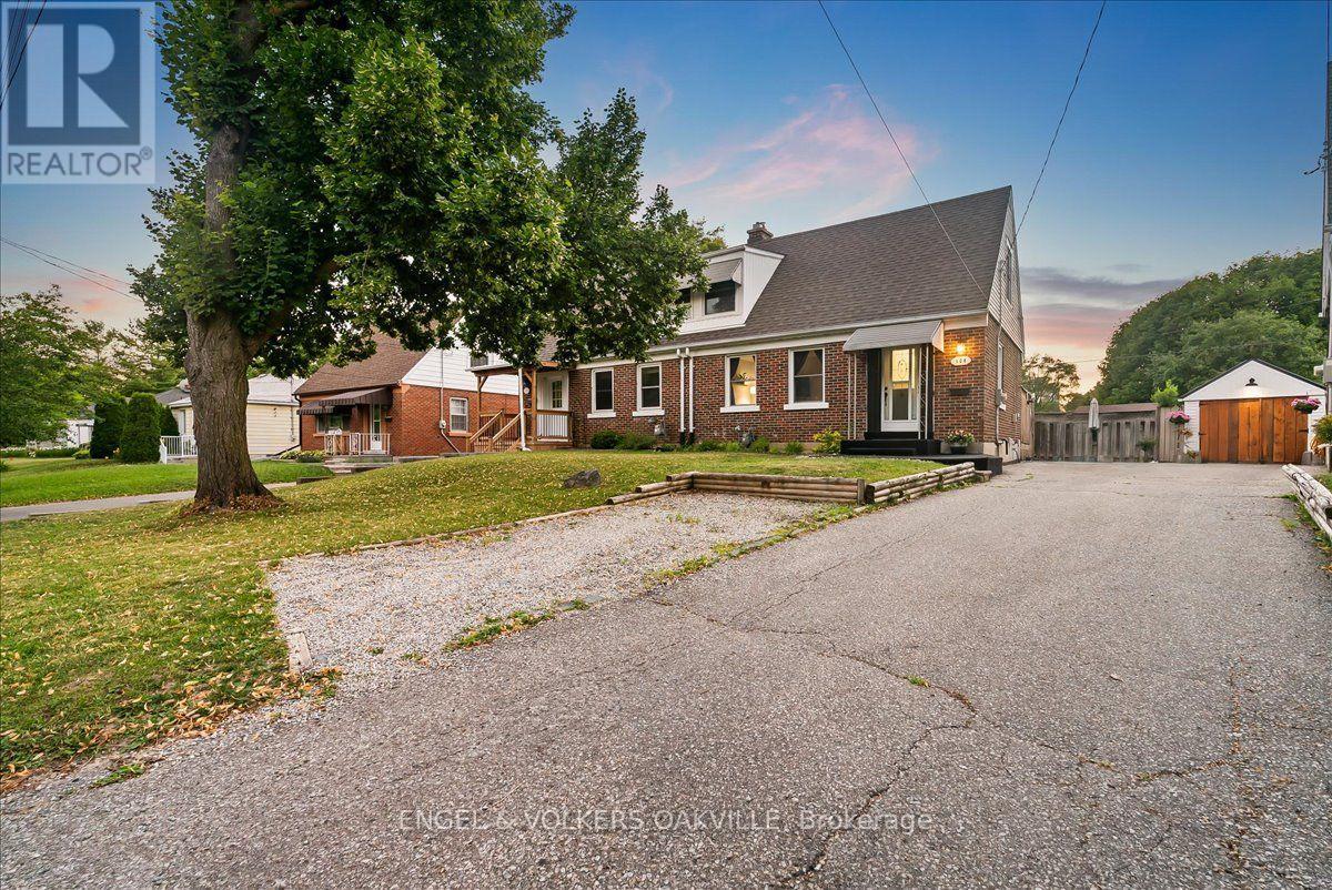 108 LORNE CRESCENT, Kitchener, Ontario