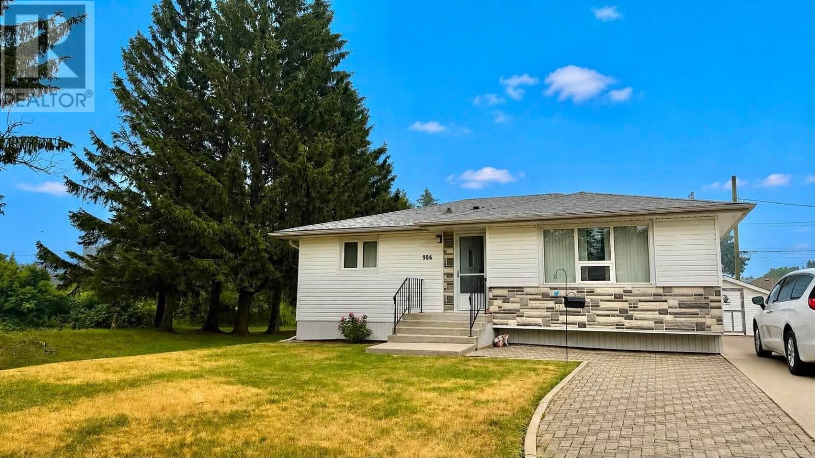 906 Home Ave, Thunder Bay, Ontario  P7E 3B3 - Photo 1 - TB2602017