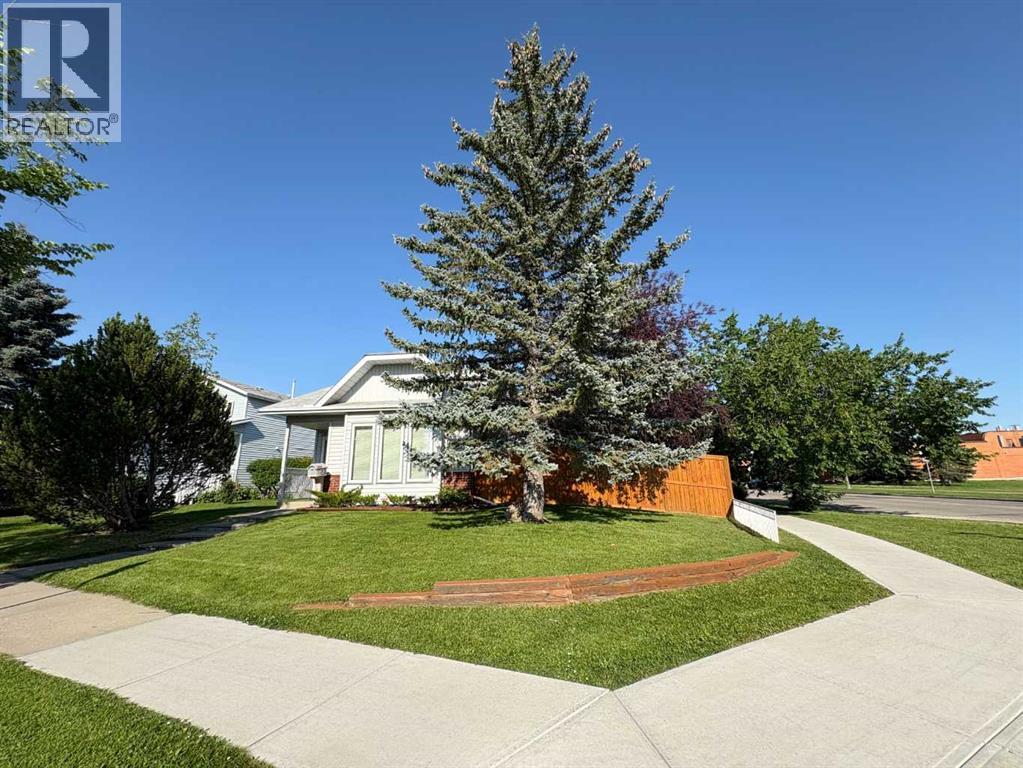 228 Erin Woods Drive Se, Calgary, Alberta  T2B 3B9 - Photo 2 - A2330215