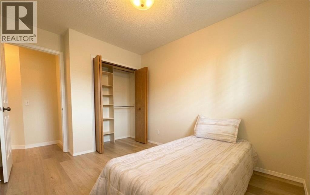 228 Erin Woods Drive Se, Calgary, Alberta  T2B 3B9 - Photo 13 - A2330215