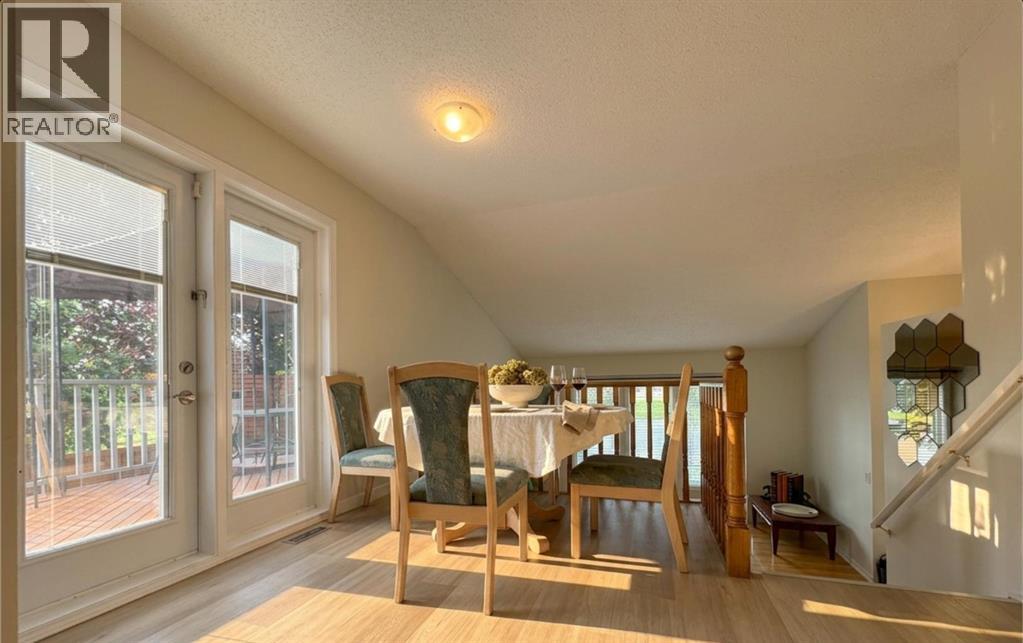 228 Erin Woods Drive Se, Calgary, Alberta  T2B 3B9 - Photo 5 - A2330215