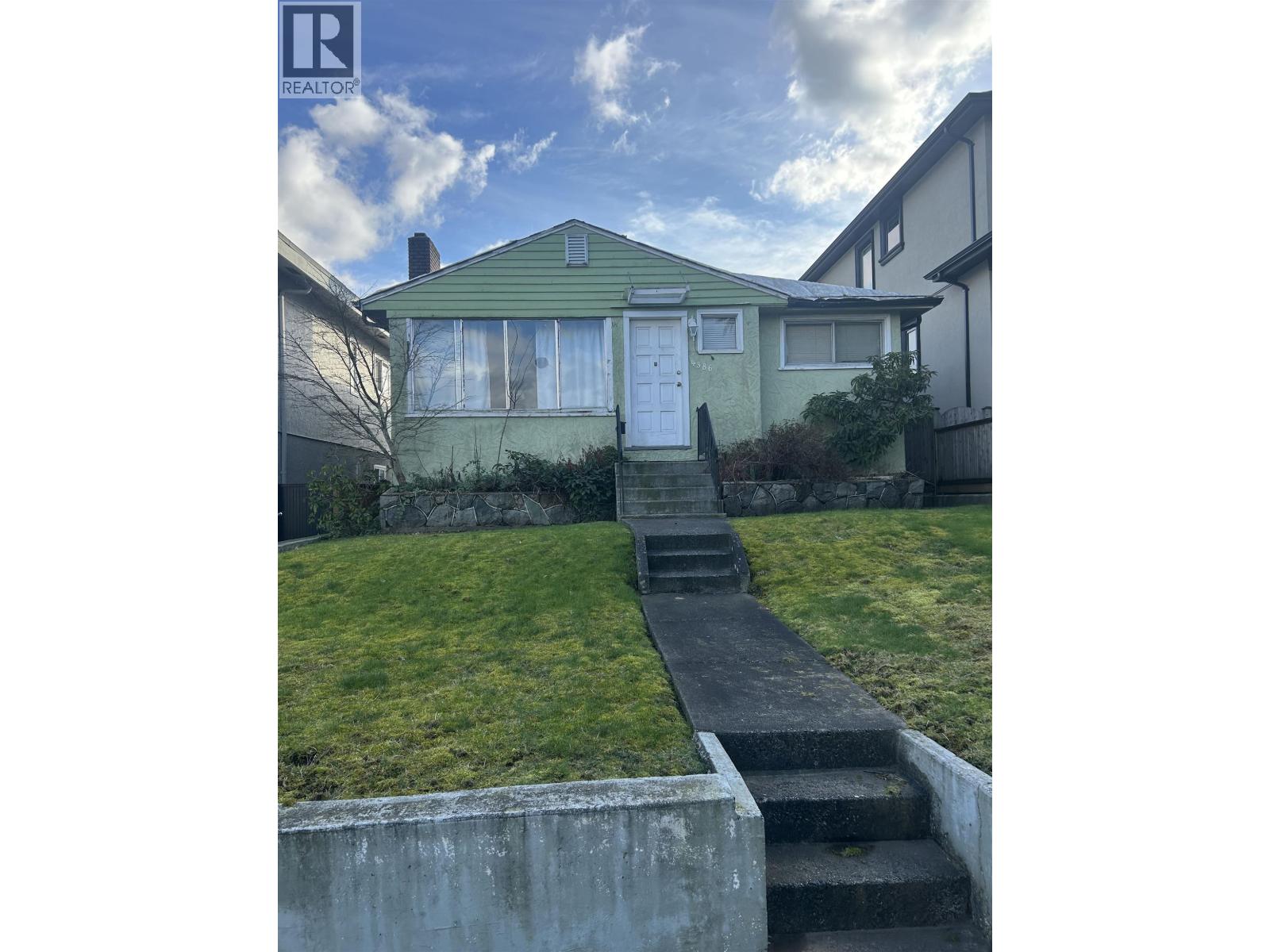 4386 OXFORD STREET, Burnaby, British Columbia