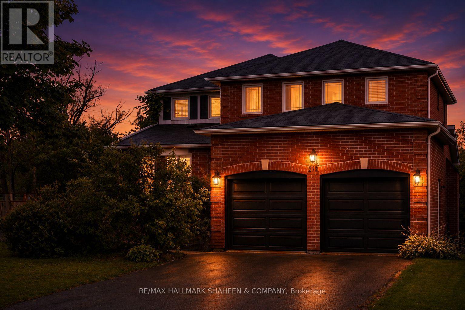 718 Firth Court, Newmarket, Ontario  L3Y 8H8 - Photo 1 - N13584662